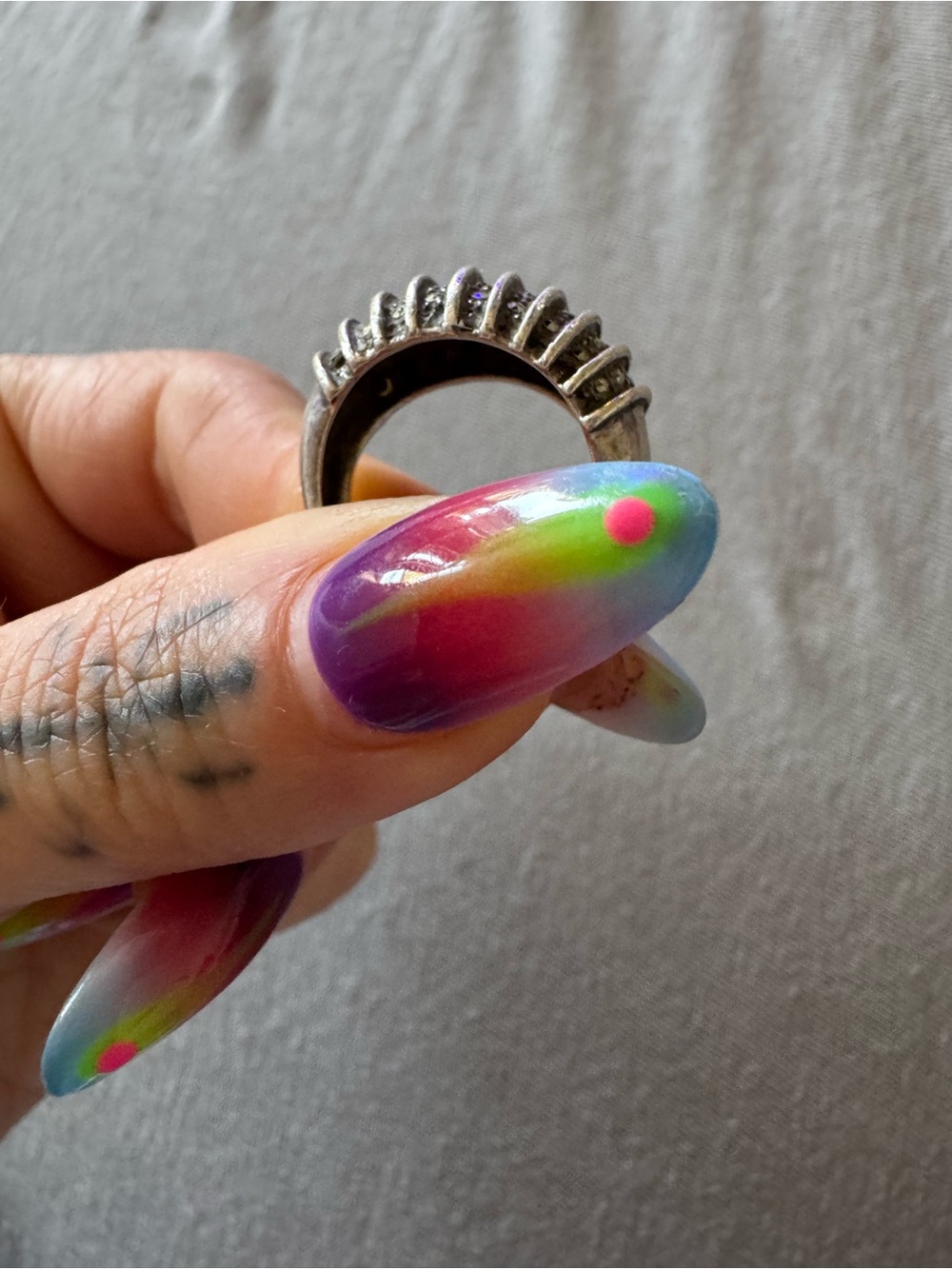 Sterling Silver Vintage Ribbed Marcasite Dome Ring - Picture 5 of 6